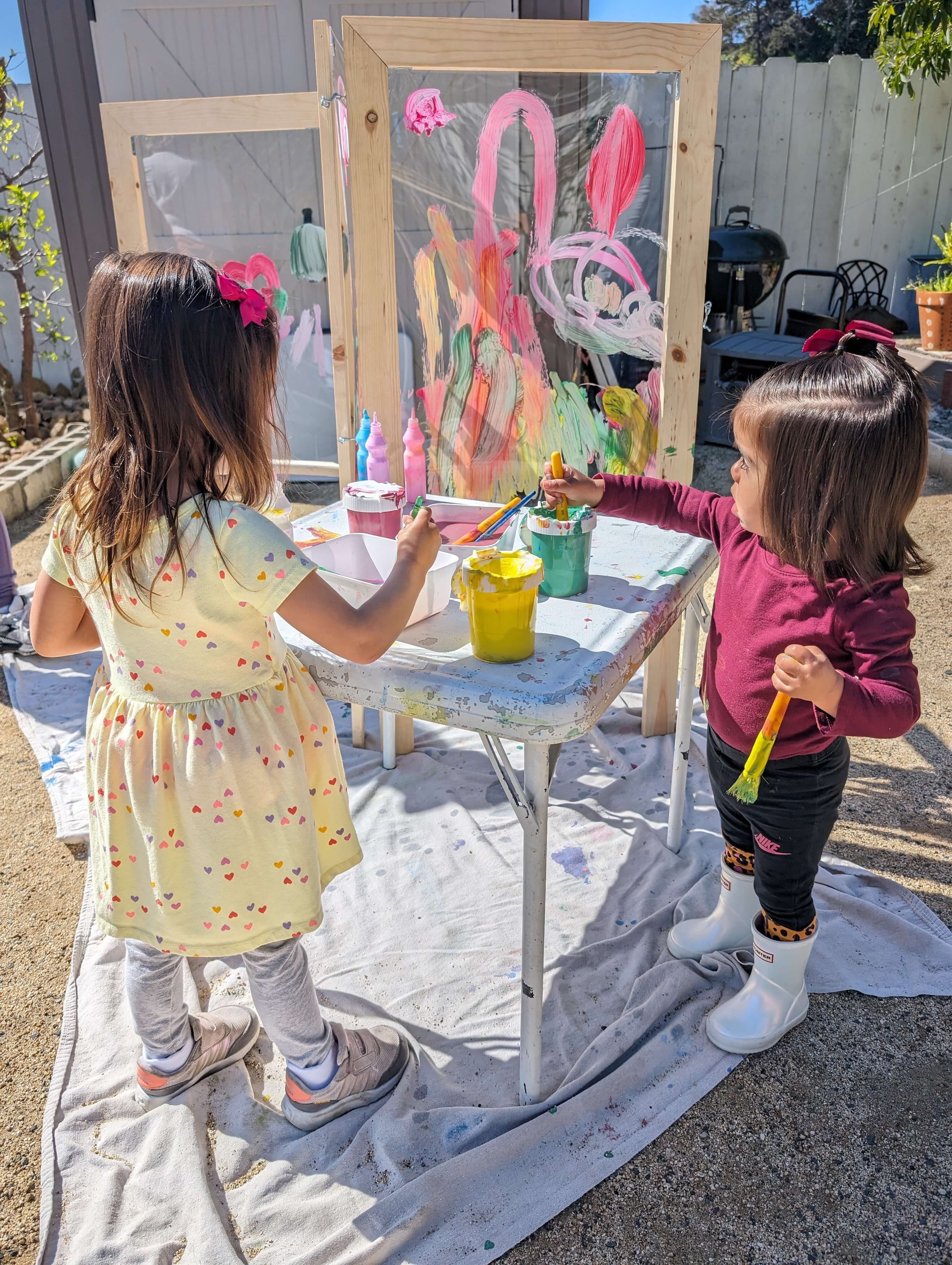Kids painting outdoors at Pachis art studio in Linda Vista, San Diego